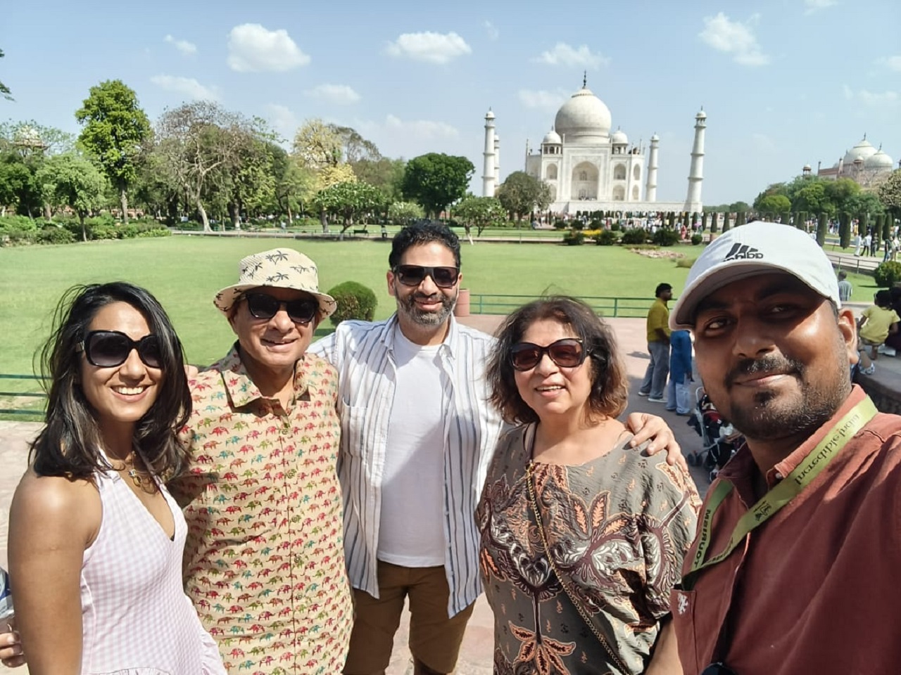 Guests at Taj Mahal